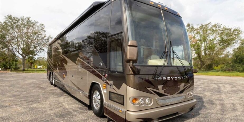 2007-Prevost-Featherlite-Exterior-SM-01