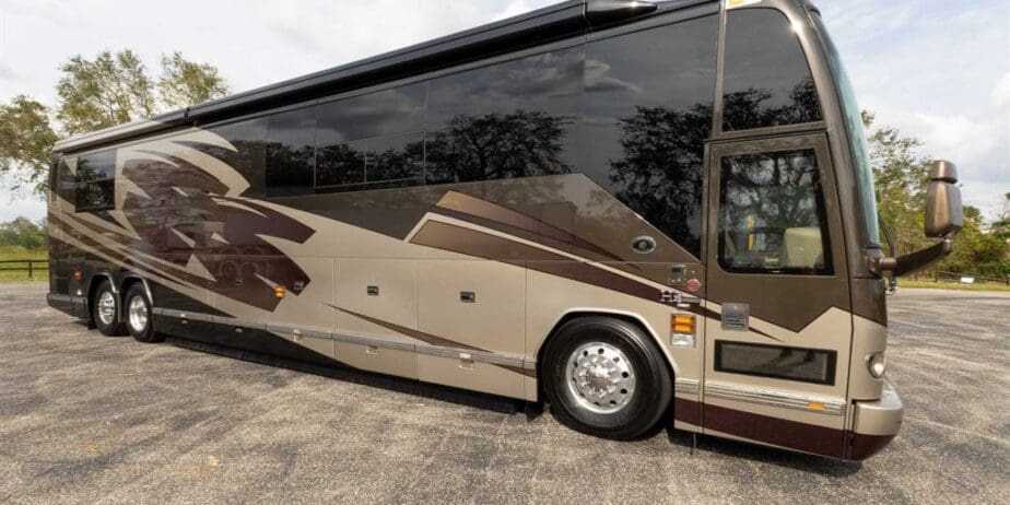 2007-Prevost-Featherlite-Exterior-SM-02