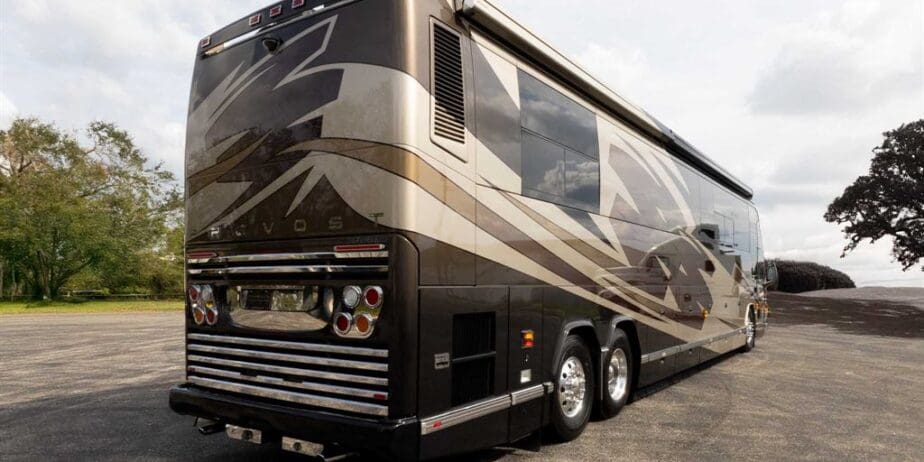 2007-Prevost-Featherlite-Exterior-SM-05