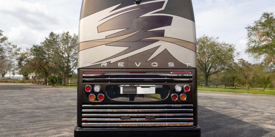 2007-Prevost-Featherlite-Exterior-SM-06