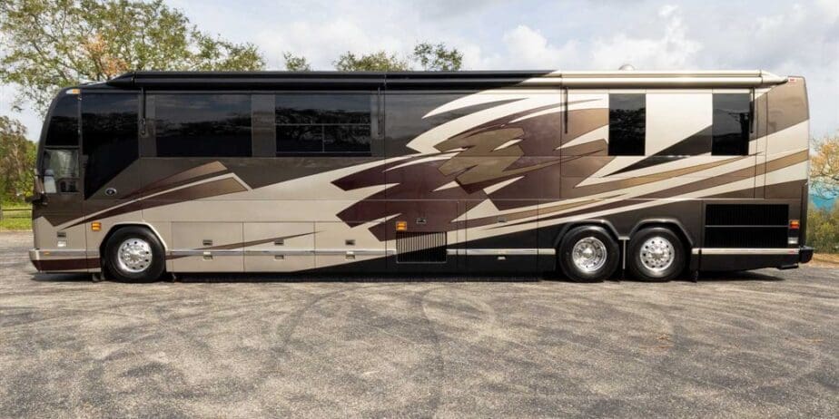 2007-Prevost-Featherlite-Exterior-SM-09