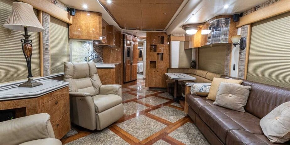 2007-Prevost-Featherlite-Interior-SM-02
