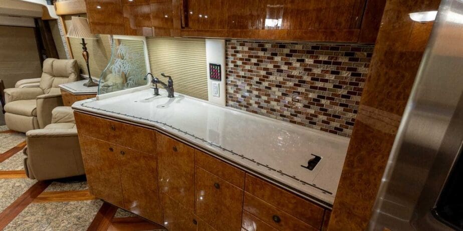 2007-Prevost-Featherlite-Interior-SM-08