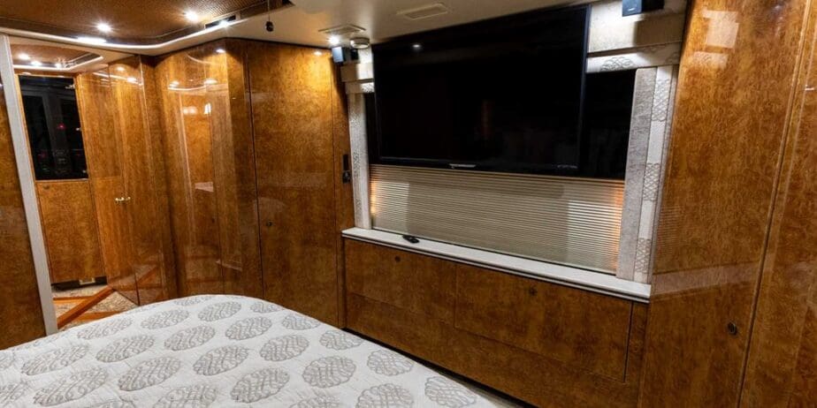 2007-Prevost-Featherlite-Interior-SM-20
