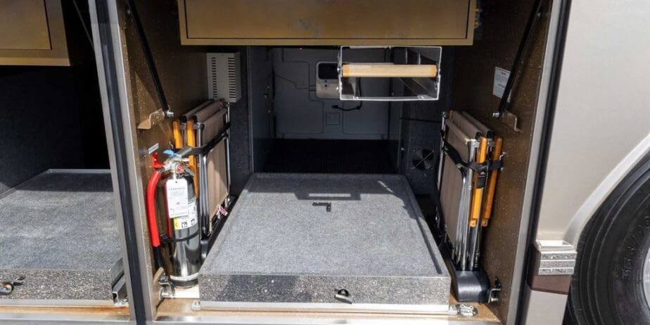 2007-Prevost-Featherlite-Outside-SM-08