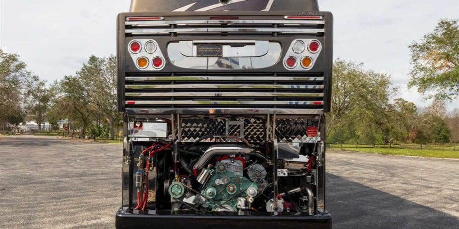 2007-Prevost-Featherlite-Outside-SM-15