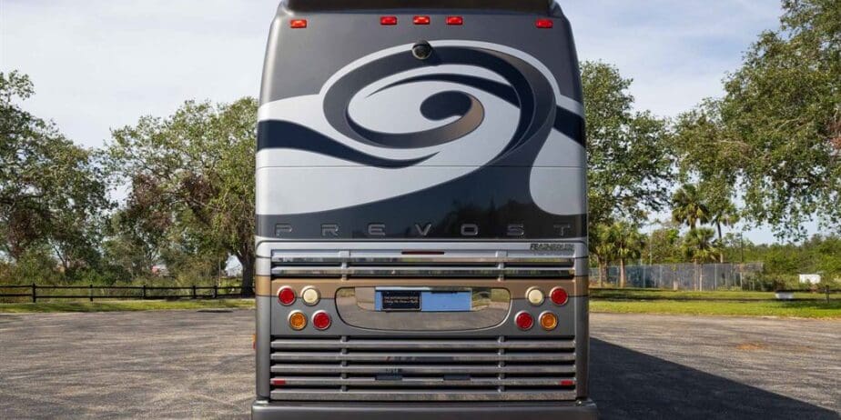 2009-Prevost-Featherlite-H345-Exterior-SM-06