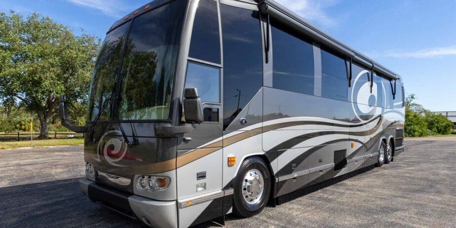 2009-Prevost-Featherlite-H345-Exterior-SM-11