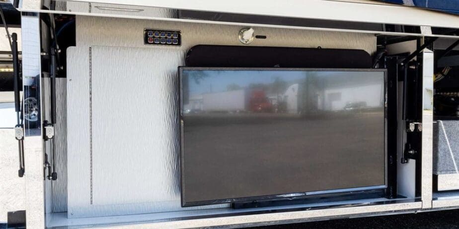 202020Newell20P5020Outside20SM-05