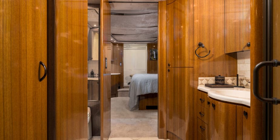 luxury-rv-marathon-coach-1208-011