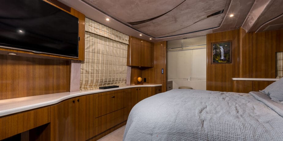 luxury-rv-marathon-coach-1208-017
