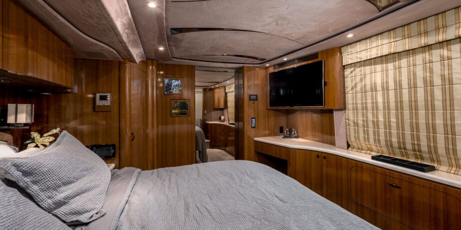 luxury-rv-marathon-coach-1208-019