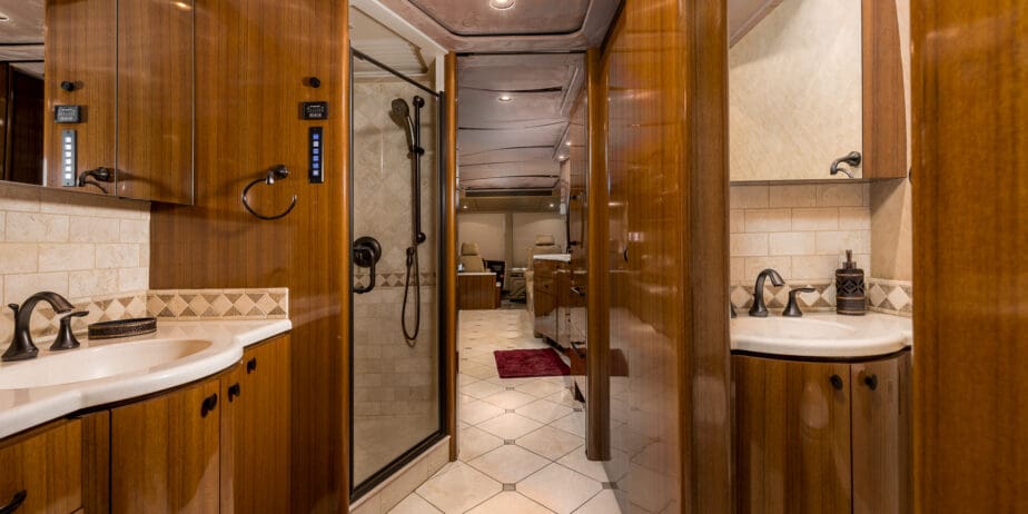 luxury-rv-marathon-coach-1208-021