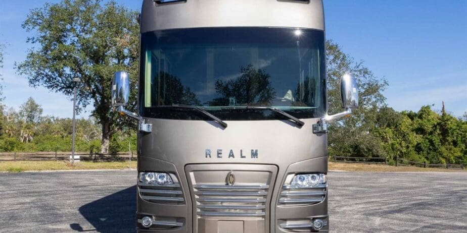 2016-Foretravel-Realm-LV3-Exterior-SM-12