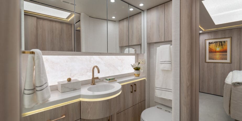 luxury-rv-marathon-coach-1403-006