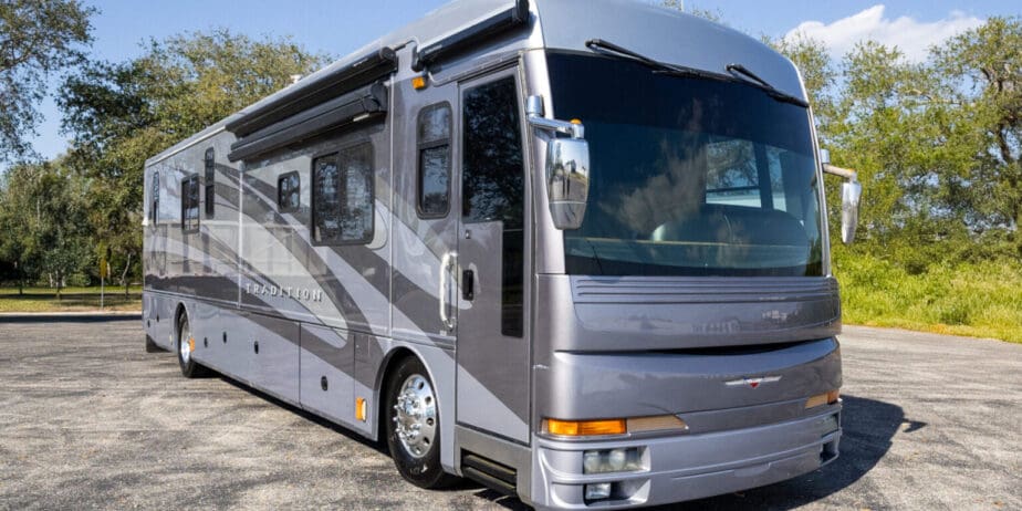 2006-American-Coach-Tradition-40Z-Exterior-01-1536x1024-1