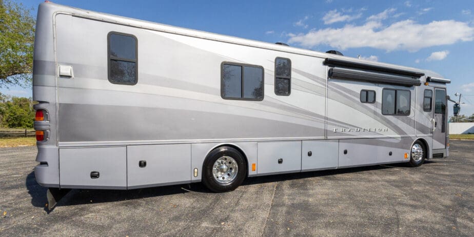 2006-American-Coach-Tradition-40Z-Exterior-04-1