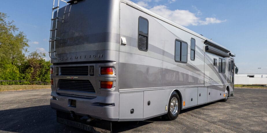 2006-American-Coach-Tradition-40Z-Exterior-05-1536x1025-1