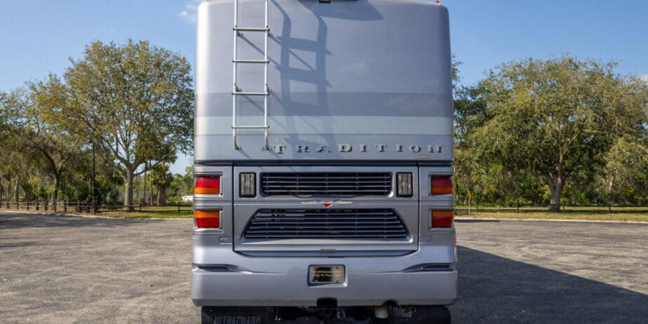 2006-American-Coach-Tradition-40Z-Exterior-06-1536x1024-1