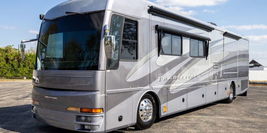 2006-American-Coach-Tradition-40Z-Exterior-11-1536x1024-1