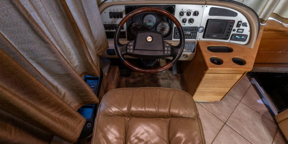 2006-American-Coach-Tradition-40Z-Interior-01-1536x1024-1