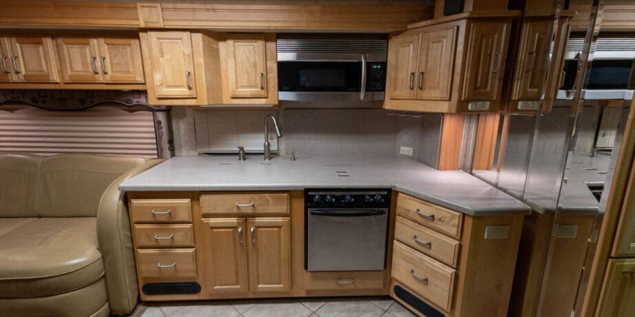 2006-American-Coach-Tradition-40Z-Interior-07-1536x1024-1