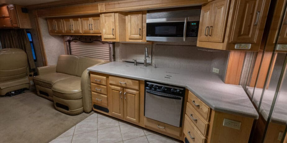 2006-American-Coach-Tradition-40Z-Interior-08-1536x1024-1