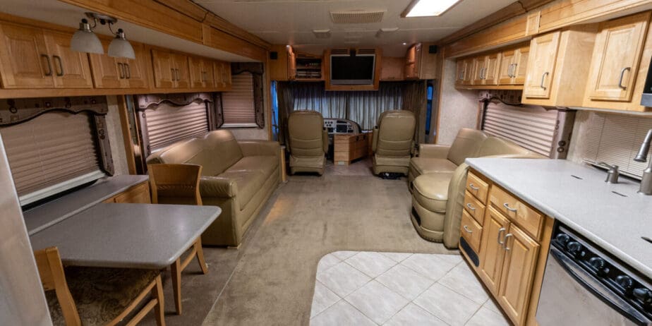 2006-American-Coach-Tradition-40Z-Interior-09-1536x1024-1