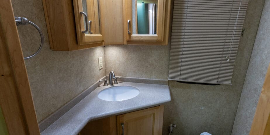 2006-American-Coach-Tradition-40Z-Interior-10-1536x1024-1