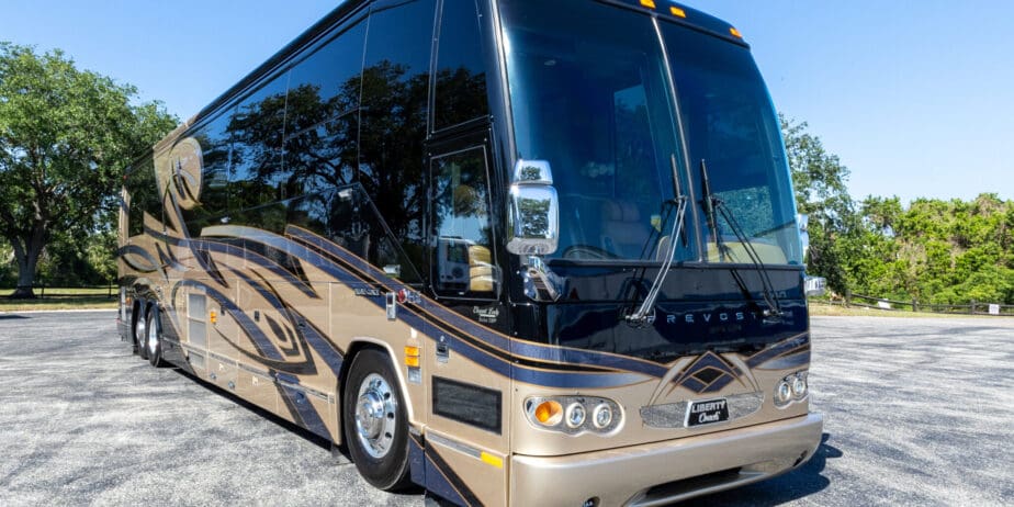 2009-Prevost-Liberty-Exterior-01