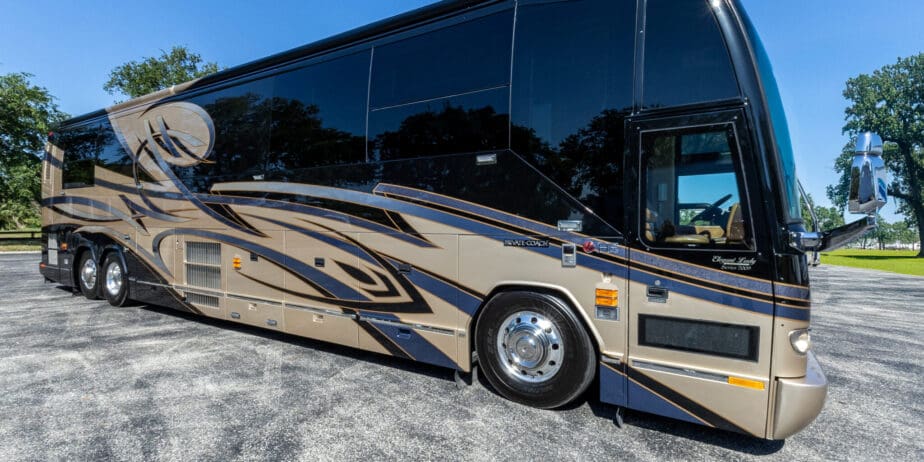 2009-Prevost-Liberty-Exterior-02