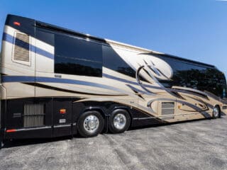2009-Prevost-Liberty-Exterior-04
