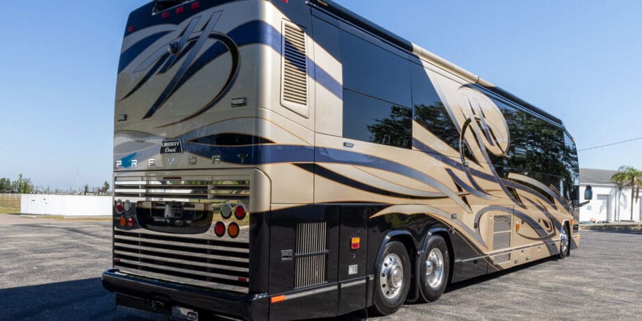 2009-Prevost-Liberty-Exterior-05