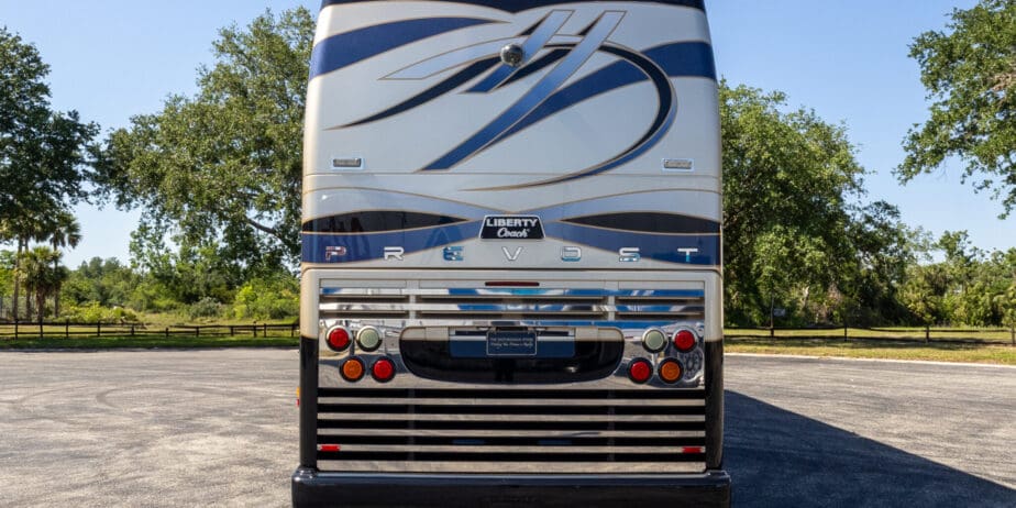 2009-Prevost-Liberty-Exterior-06