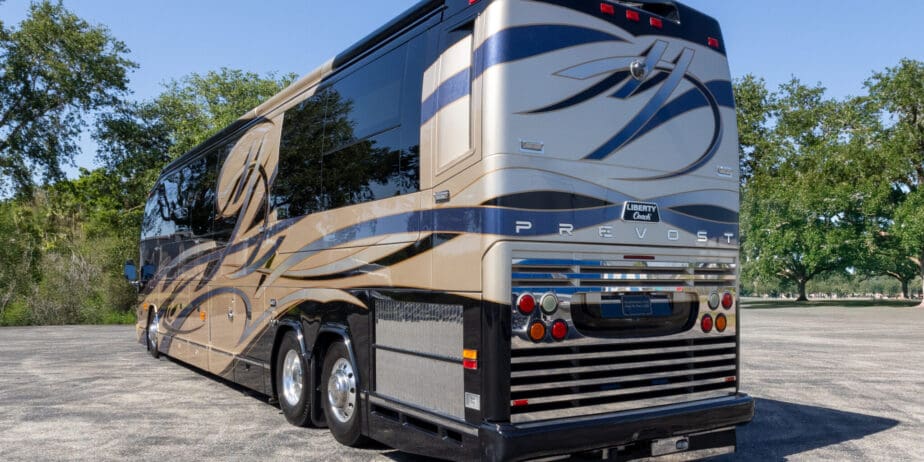2009-Prevost-Liberty-Exterior-07