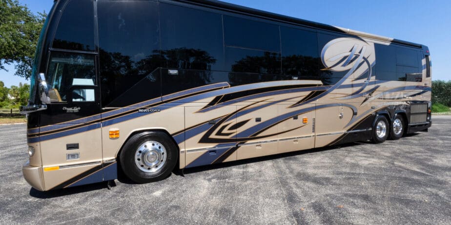 2009-Prevost-Liberty-Exterior-10
