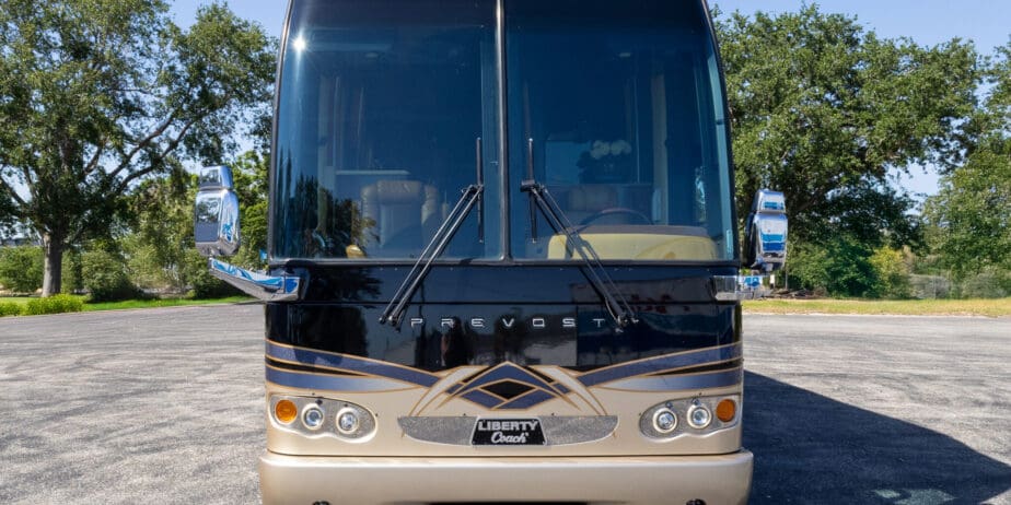 2009-Prevost-Liberty-Exterior-12