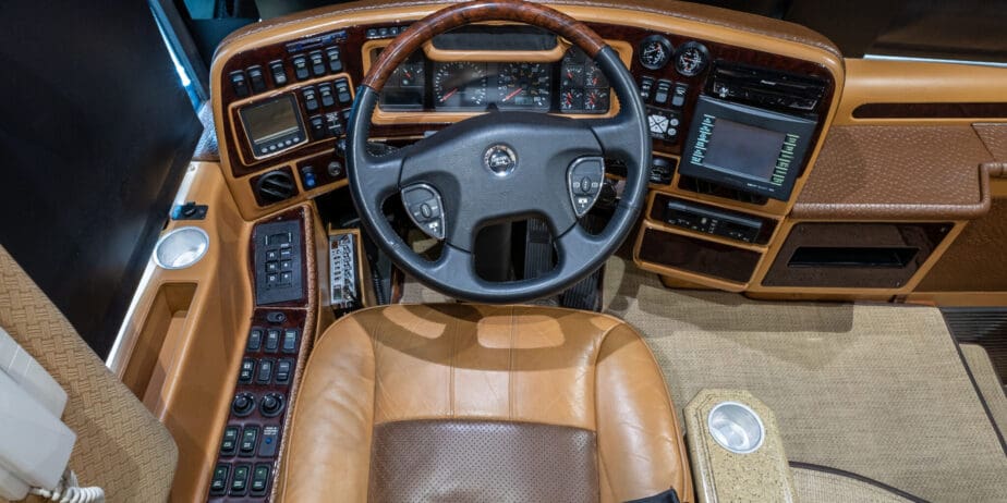 2009-Prevost-Liberty-Interior-01
