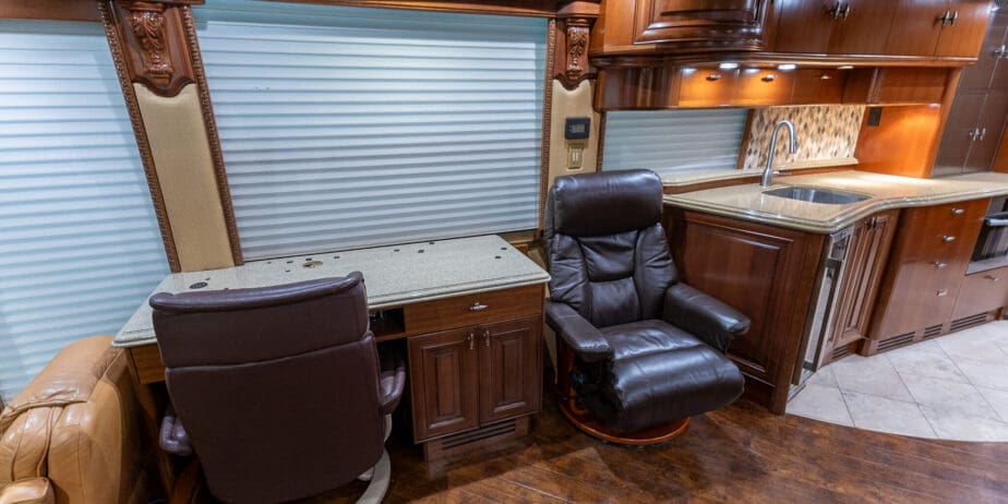 2009-Prevost-Liberty-Interior-05