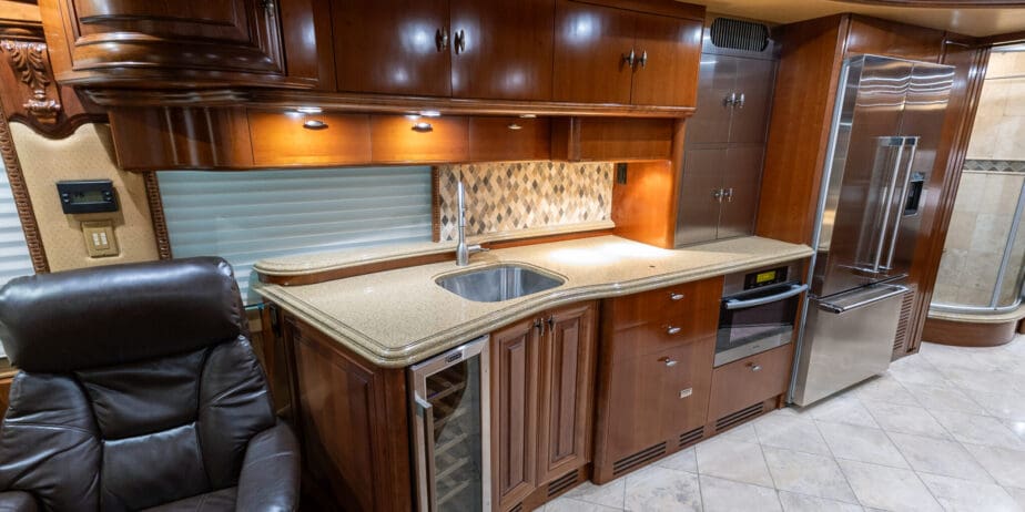 2009-Prevost-Liberty-Interior-06