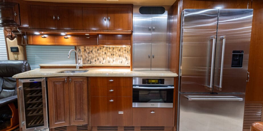 2009-Prevost-Liberty-Interior-07