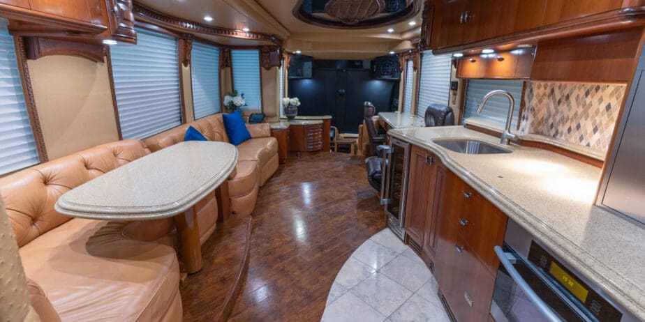 2009-Prevost-Liberty-Interior-09