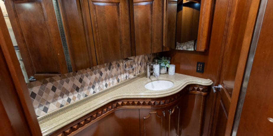 2009-Prevost-Liberty-Interior-12