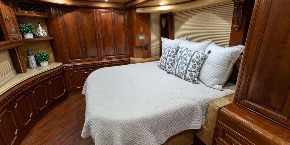 2009-Prevost-Liberty-Interior-15