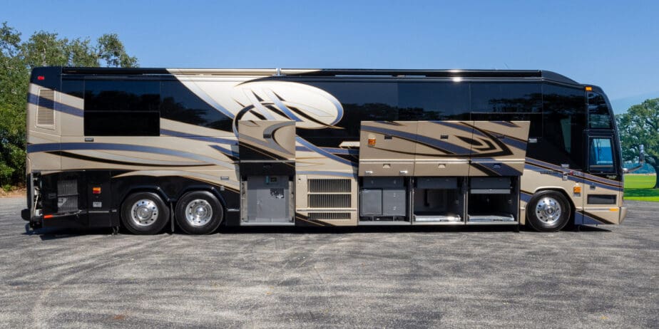 2009-Prevost-Liberty-Outside-01