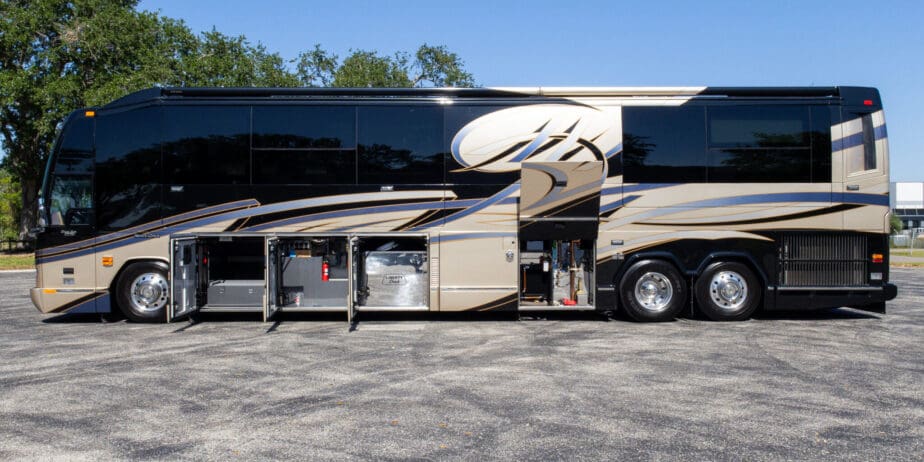 2009-Prevost-Liberty-Outside-02
