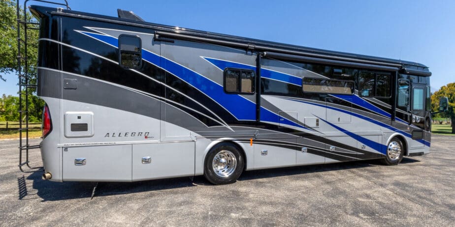 2020-Tiffin-Allegro-Red-Exterior-04-1