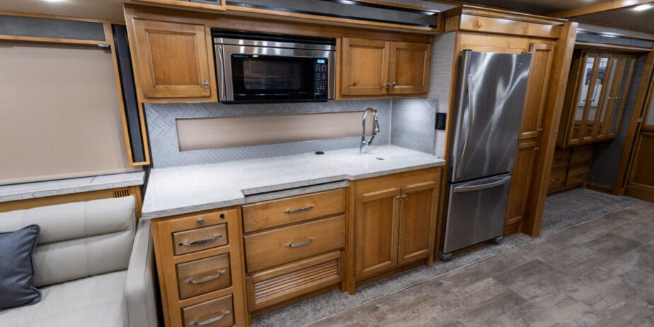 2020-Tiffin-Allegro-Red-Interior-04-1536x1024-1