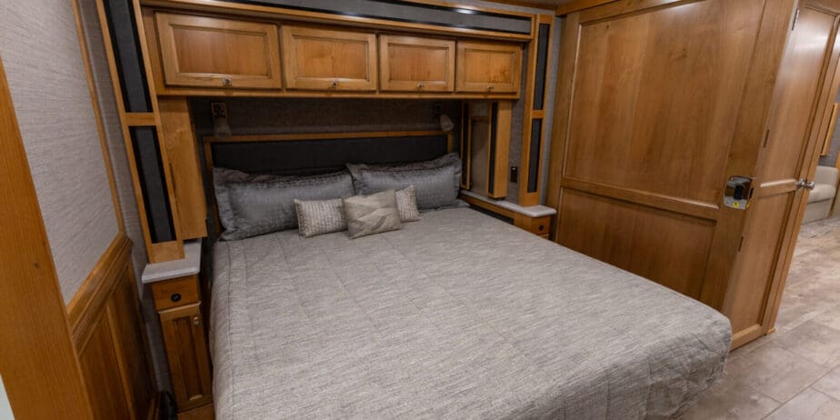 2020-Tiffin-Allegro-Red-Interior-14-1536x1024-1