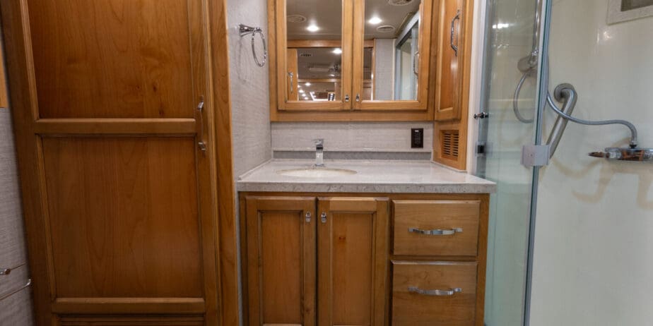 2020-Tiffin-Allegro-Red-Interior-16-1536x1024-1
